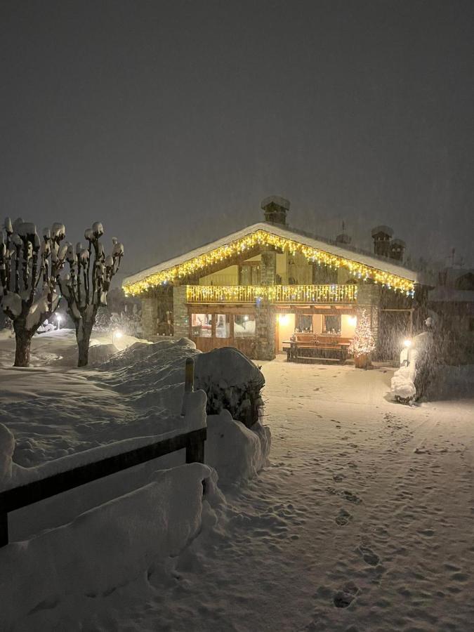 Hotel Lo Campagnar Courmayeur Exteriör bild