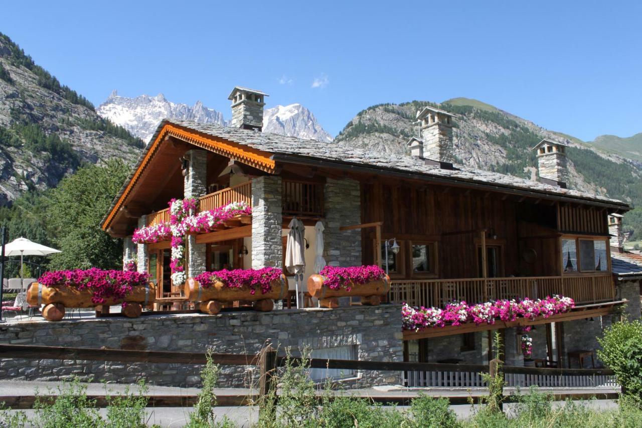 Hotel Lo Campagnar Courmayeur Exteriör bild